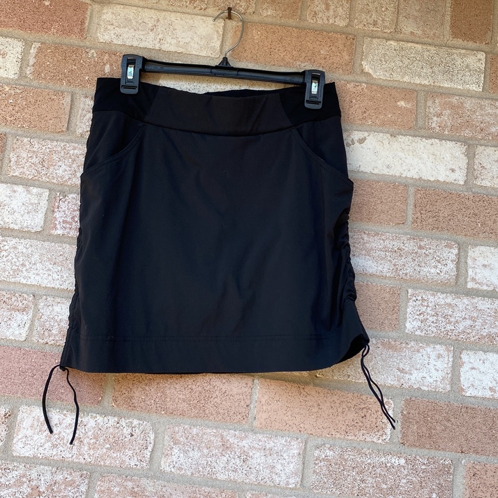 Columbia Sportswear Anytime Casual Black Skort w side pockets adjust side ruched
